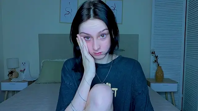 Snapshot of Little_moly999 chatting on December 16, 2025, 9:08 pm Little moly999 online show from December 16, 2025, 9:08 pm