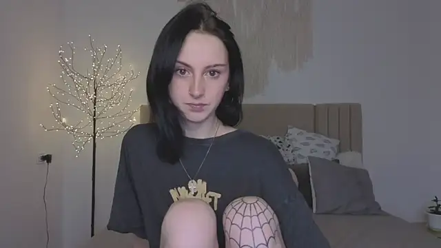 Snapshot of Little_moly999 chatting on November 30, 2025, 9:21 am Little moly999 online show from November 30, 2025, 9:21 am