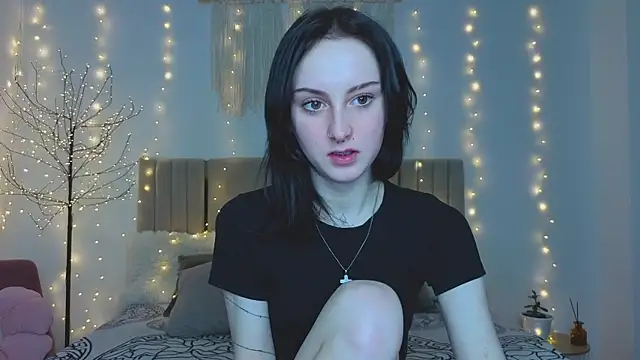 Snapshot of Little_moly999 chatting on December 14, 2025, 11:38 am Little moly999 online show from December 14, 2025, 11:38 am