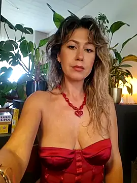 Snapshot of CelynaRoss chatting on July 16, 2026, 12:46 pm CelynaRoss online show from July 16, 2026, 12:46 pm