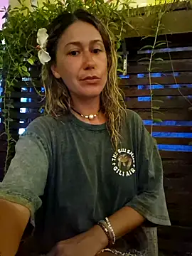 Snapshot of CelynaRoss chatting on February 18, 2026, 2:24 pm CelynaRoss online show from February 18, 2026, 2:24 pm