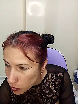 Snapshot of karinnahotdirty chatting on November 28, 2025, 9:37 pm karinnahotdirty online show from November 28, 2025, 9:37 pm