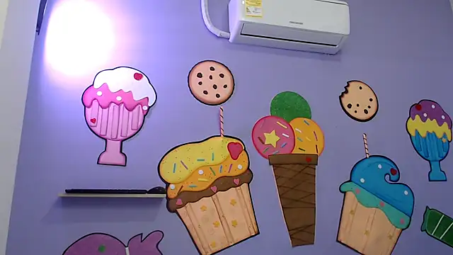 skinnykalitzo18 online show from December 18, 2025, 1:48 pm