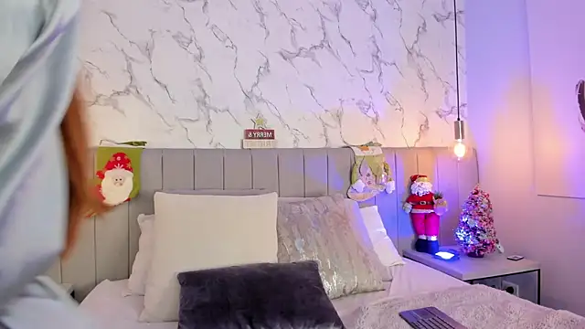 Snapshot of Karlla_Brown chatting on December 15, 2025, 12:55 pm Karlla Brown online show from December 15, 2025, 12:55 pm