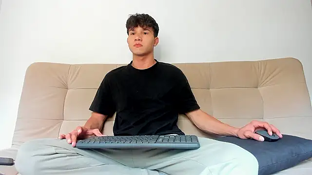 2Amateur Guys online show from March 19, 2026, 9:37 pm