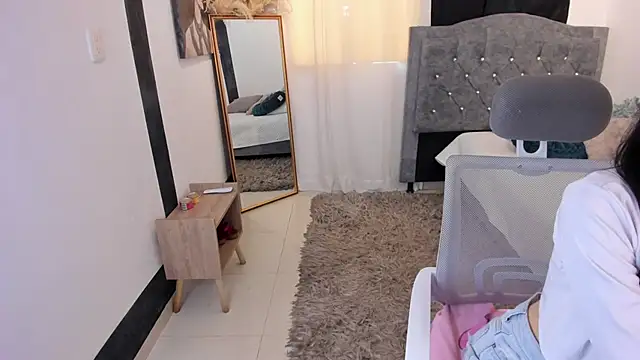 Snapshot of CamiCute_ chatting on October 21, 2025, 8:41 pm CamiCute online show from October 21, 2025, 8:41 pm