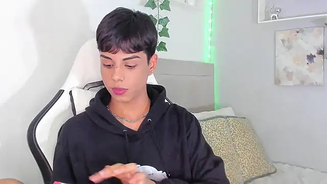 Snapshot of Thomas_wil chatting on October 26, 2025, 7:53 am Thomas wil online show from October 26, 2025, 7:53 am