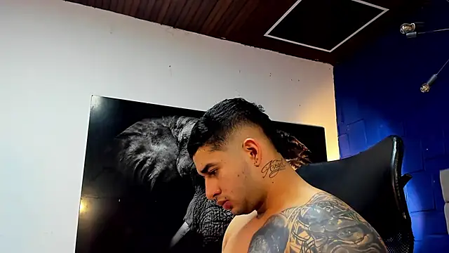 Snapshot of king_falconer chatting on November 19, 2025, 1:16 am king falconer online show from November 19, 2025, 1:16 am