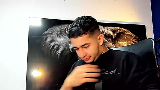 Snapshot of king_falconer chatting on November 26, 2025, 3:17 am king falconer online show from November 26, 2025, 3:17 am