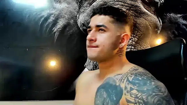 Snapshot of king_falconer chatting on November 22, 2025, 2:21 am king falconer online show from November 22, 2025, 2:21 am