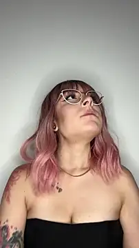 alesziarose online show from November 19, 2025, 5:35 pm