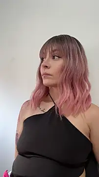 alesziarose online show from November 17, 2025, 7:18 pm