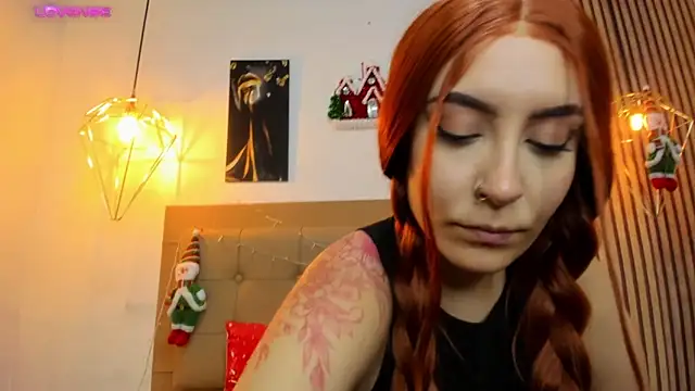 alesziarose online show from December 5, 2025, 7:23 pm