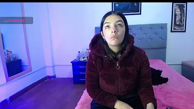 Snapshot of Esmeraldaa- chatting on September 17, 2025, 5:09 am Esmeraldaa- online show from September 17, 2025, 5:09 am