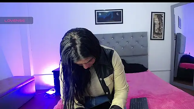 Snapshot of Esmeraldaa- chatting on September 12, 2025, 4:45 am Esmeraldaa- online show from September 12, 2025, 4:45 am