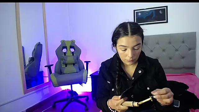 Snapshot of Esmeraldaa- chatting on September 26, 2025, 3:57 am Esmeraldaa- online show from September 26, 2025, 3:57 am