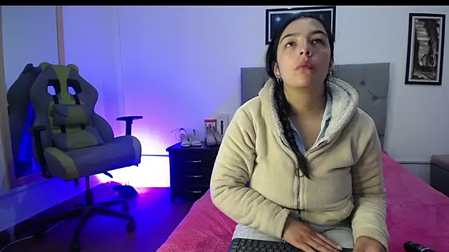 Snapshot of Esmeraldaa- chatting on September 27, 2025, 5:02 am Esmeraldaa- online show from September 27, 2025, 5:02 am