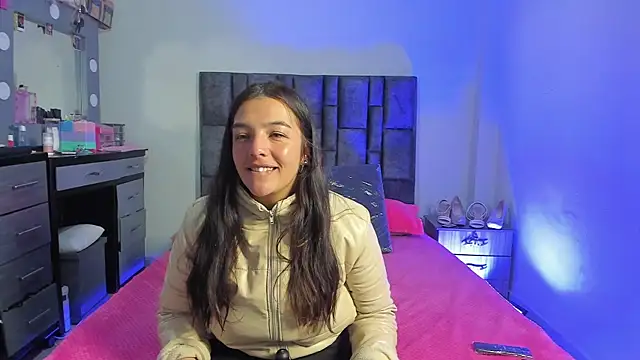 Snapshot of Esmeraldaa- chatting on November 29, 2025, 5:40 am Esmeraldaa- online show from November 29, 2025, 5:40 am