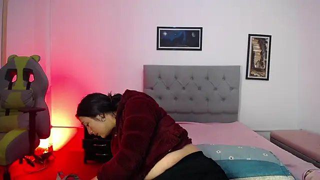 Snapshot of Esmeraldaa- chatting on October 10, 2025, 6:25 am Esmeraldaa- online show from October 10, 2025, 6:25 am