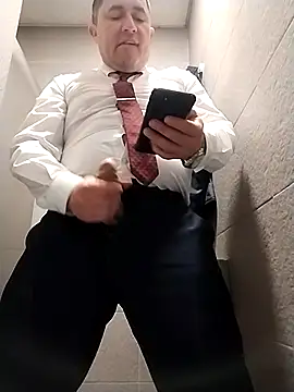 BigCristh79 online show from December 4, 2025, 8:02 am