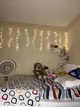 Snapshot of effie_castroo chatting on November 23, 2025, 4:28 pm effie castroo online show from November 23, 2025, 4:28 pm