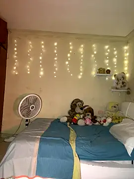 Snapshot of effie_castroo chatting on November 5, 2025, 2:03 am effie castroo online show from November 5, 2025, 2:03 am