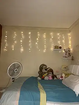 Snapshot of effie_castroo chatting on November 6, 2025, 1:20 am effie castroo online show from November 6, 2025, 1:20 am