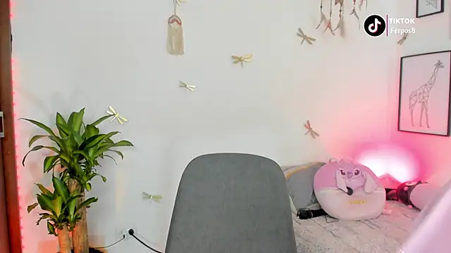 princessluna 19 online show from February 3, 2026, 8:03 pm