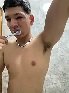 RobinLenoxx online show from October 9, 2025, 8:42 pm