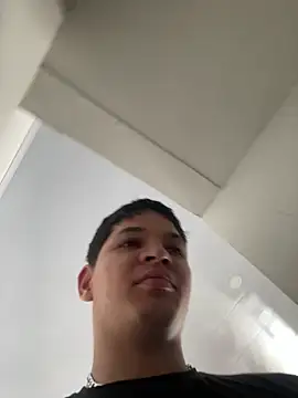 RobinLenoxx online show from October 15, 2025, 4:37 pm