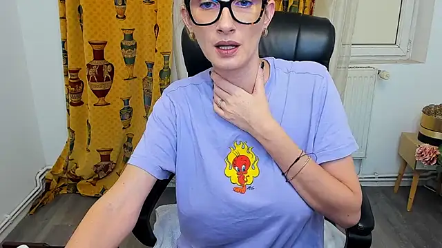 Snapshot of NaughtyWifey1 chatting on December 3, 2025, 6:03 am NaughtyWifey1 online show from December 3, 2025, 6:03 am