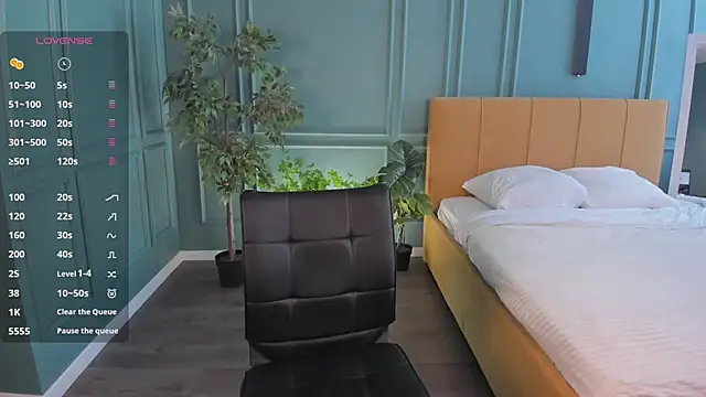 chloe dreammm online show from April 19, 2026, 5:30 am