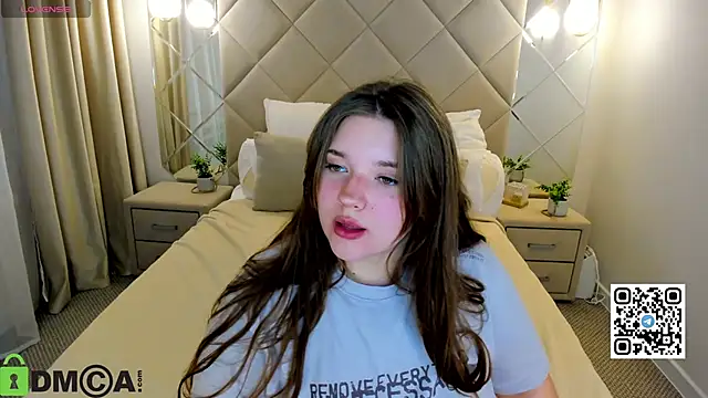 Snapshot of Chloee_White chatting on October 9, 2025, 11:49 pm Chloee White online show from October 9, 2025, 11:49 pm