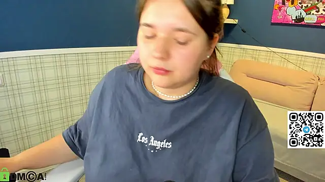 Snapshot of Chloee_White chatting on September 14, 2025, 8:15 am Chloee White online show from September 14, 2025, 8:15 am