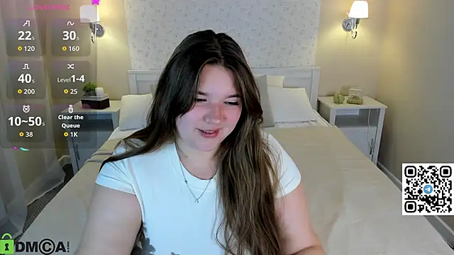 Snapshot of Chloee_White chatting on October 2, 2025, 12:58 am Chloee White online show from October 2, 2025, 12:58 am