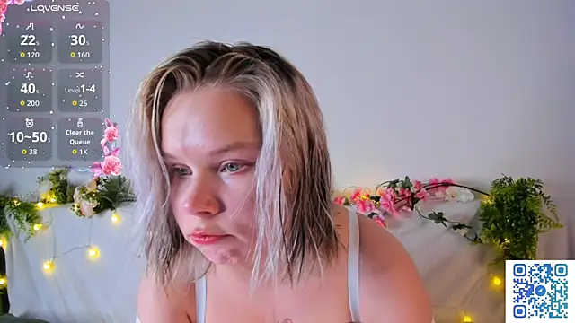 girlllsooft online show from November 3, 2025, 1:22 am