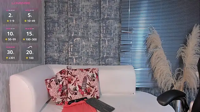 NathalyLeen online show from March 20, 2026, 8:32 pm