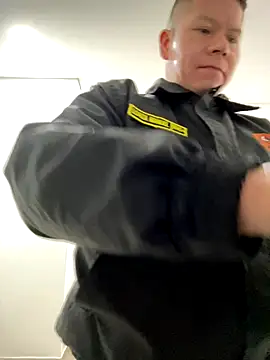 Snapshot of Manu0586 chatting on December 21, 2025, 8:16 am Manu0586 online show from December 21, 2025, 8:16 am