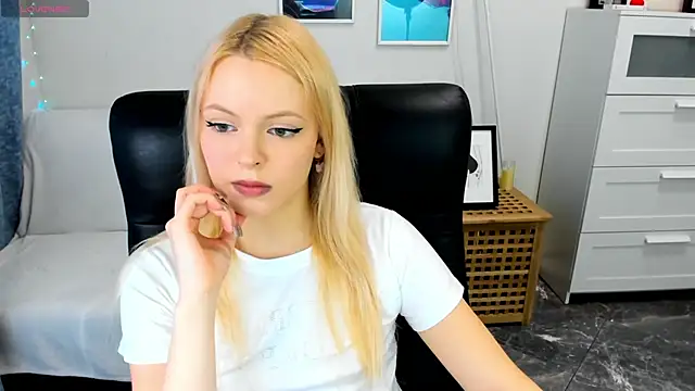 KatherineePierce online show from April 18, 2026, 2:19 pm