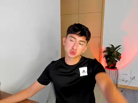 Snapshot of sweettaaron01 chatting on September 17, 2025, 5:04 pm sweettaaron01 online show from September 17, 2025, 5:04 pm