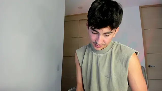 Snapshot of sweettaaron01 chatting on October 6, 2025, 5:46 pm sweettaaron01 online show from October 6, 2025, 5:46 pm