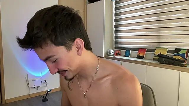 Snapshot of sweettaaron01 chatting on November 24, 2025, 5:35 pm sweettaaron01 online show from November 24, 2025, 5:35 pm