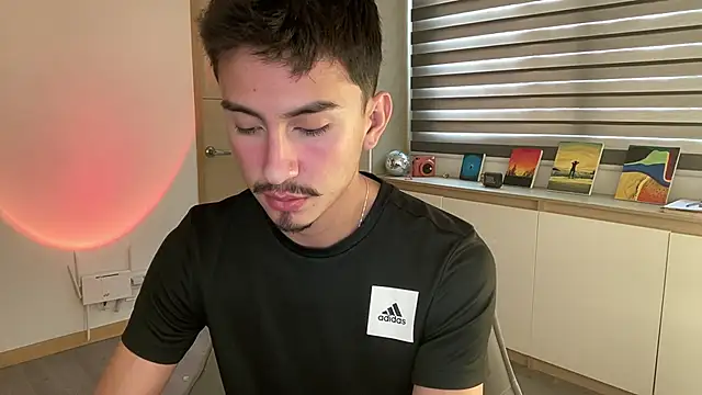 Snapshot of sweettaaron01 chatting on November 10, 2025, 5:29 pm sweettaaron01 online show from November 10, 2025, 5:29 pm