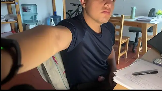 Haustin202 online show from November 4, 2025, 8:01 pm