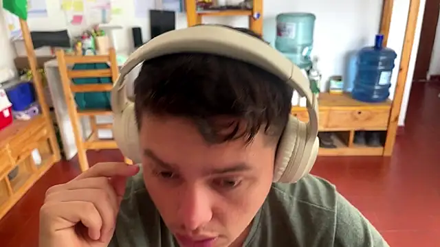 Haustin202 online show from November 11, 2025, 3:07 pm