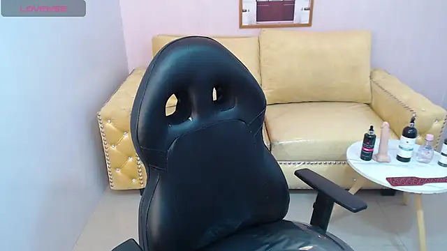 Snapshot of bellatrix_ch chatting on October 8, 2025, 4:19 pm bellatrix ch online show from October 8, 2025, 4:19 pm