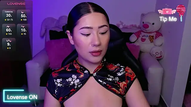 Snapshot of evelyn_ch_ chatting on November 15, 2025, 10:52 am evelyn ch online show from November 15, 2025, 10:52 am