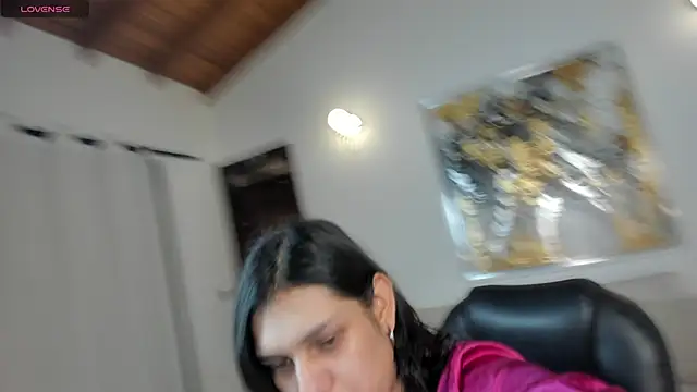 Snapshot of SarahYates chatting on February 9, 2026, 5:16 am SarahYates online show from February 9, 2026, 5:16 am