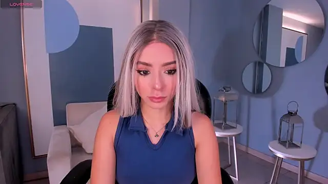 Snapshot of IsabellaMoreau chatting on May 14, 2026, 7:44 pm IsabellaMoreau online show from May 14, 2026, 7:44 pm