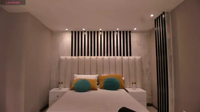 IsabellaMoreau online show from October 30, 2025, 7:44 pm